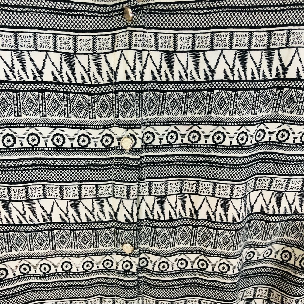 Lush by Anthropologie geometric tribal design crop top women’s size Large - Picture 9 of 10